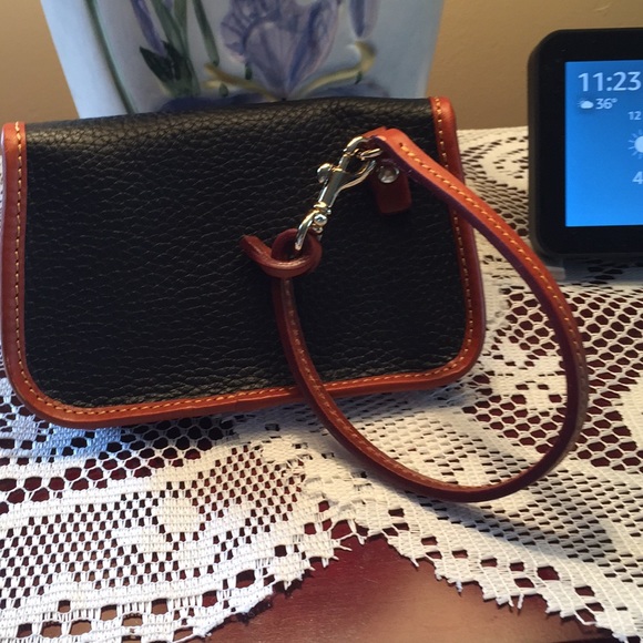 EUC. Dooney and Bourne. Leather change purse π·π· - Picture 2 of 3